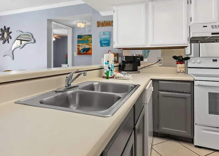 Beachy Family - Pools Balcony Access Gulf Shores